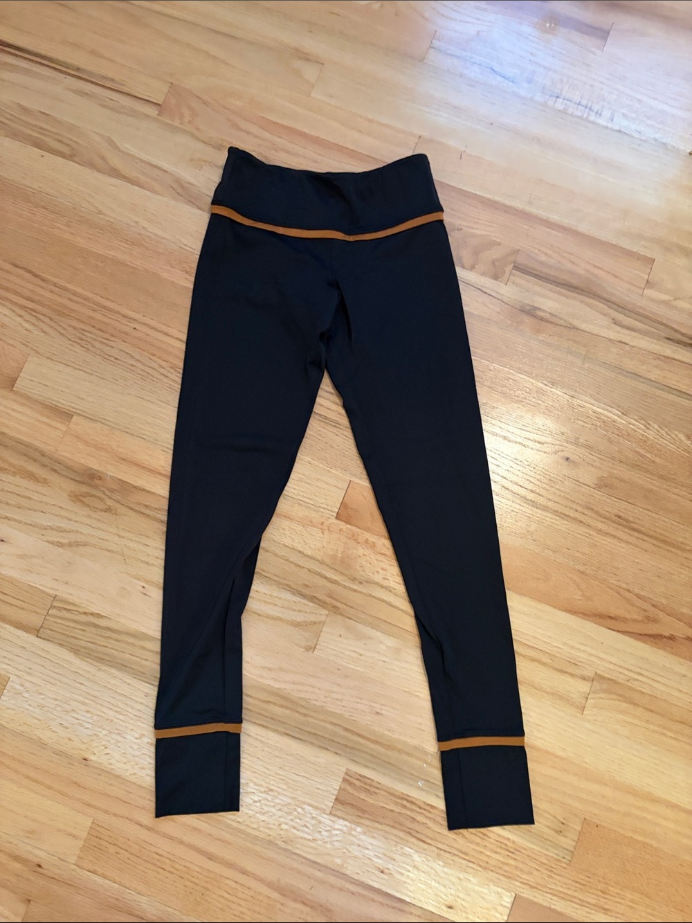 Onzie Like New! Black Leggings with Tan Trim - Women's High-Waist Activewear